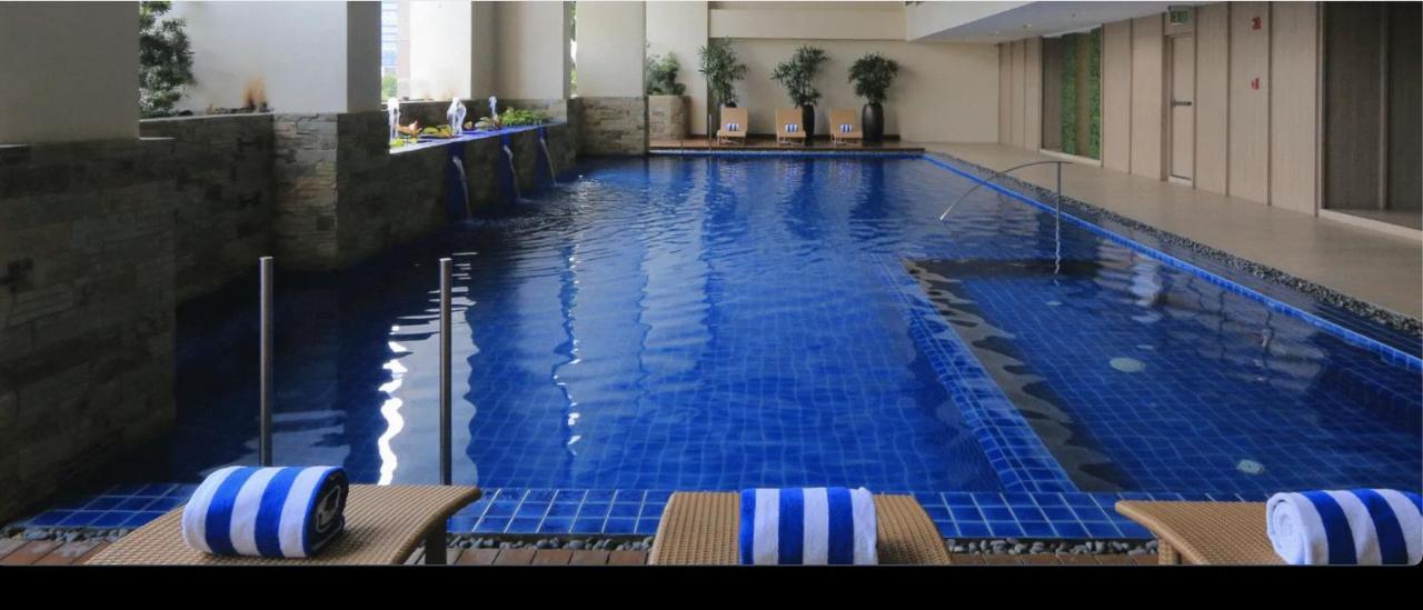 One Bedroom Apartment With Netflix At Greenbelt Makati 마닐라 외부 사진