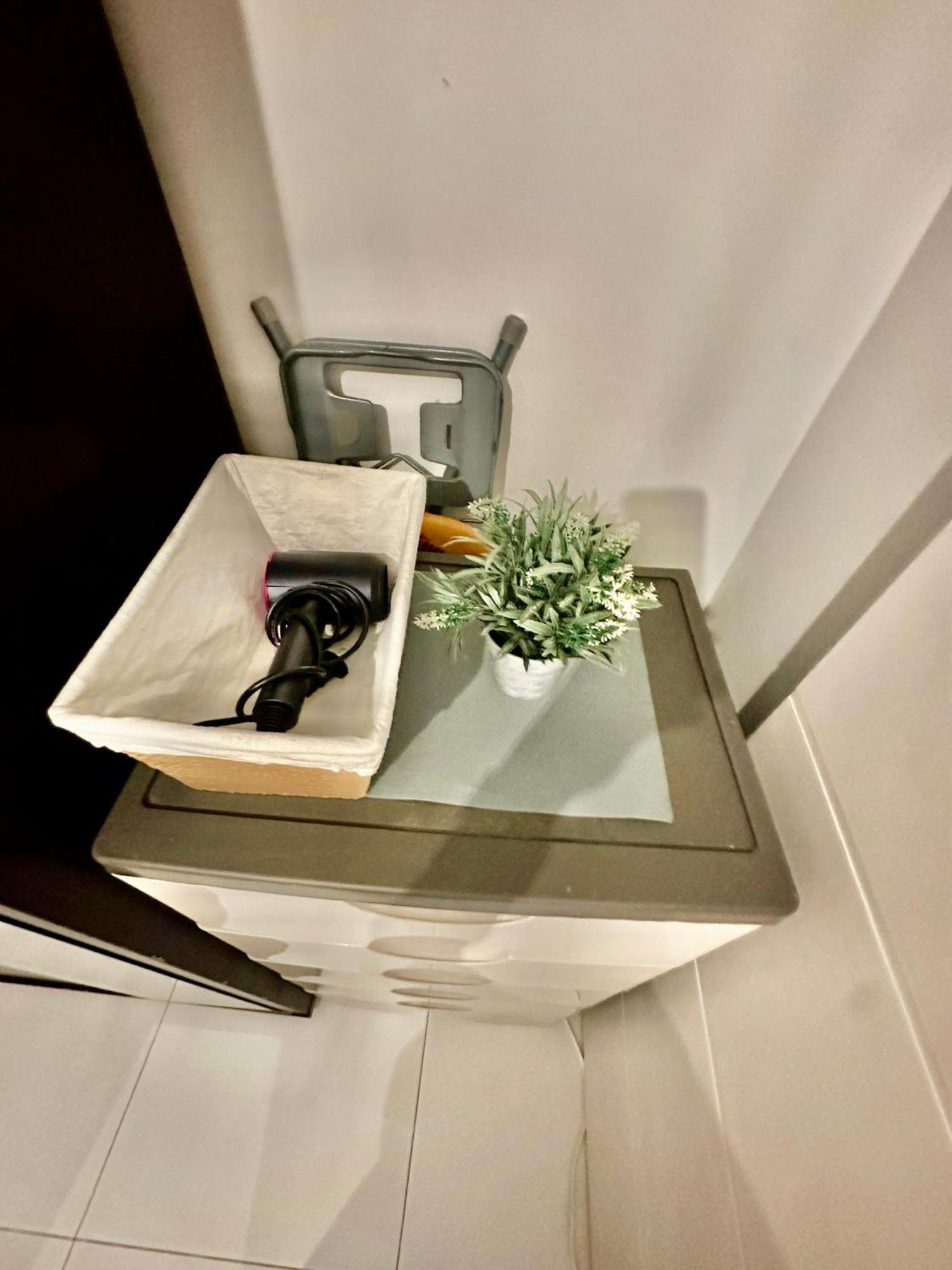 One Bedroom Apartment With Netflix At Greenbelt Makati 마닐라 외부 사진